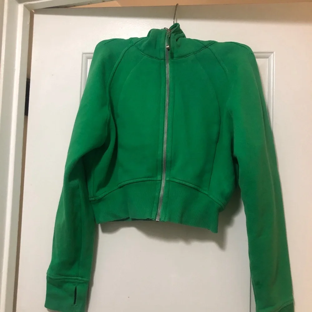 Lululemon Scuba Full-Zip Hoodie  Green , Size 6 great conditions